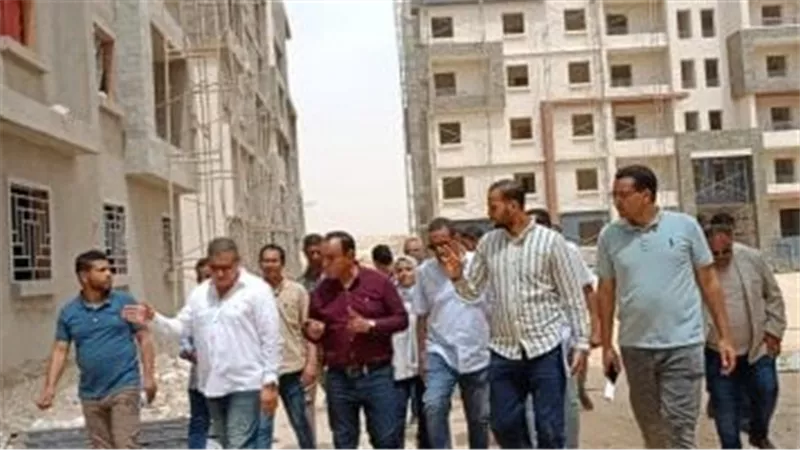 رئيس جهاز مدينة 15مايو يتفقد المشروعات الجارية.. ويجتمع بمسئولي الجهاز