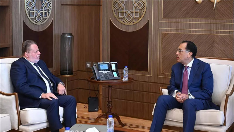 الرئيس يكلف الحكومة والبنك المركزي بزيادة الحصيله الدولارية للبلاد