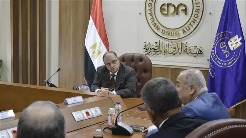 هيئة الدواء المصرية تبحث سبل توافر المستحضرات الطبية للمواطنين 