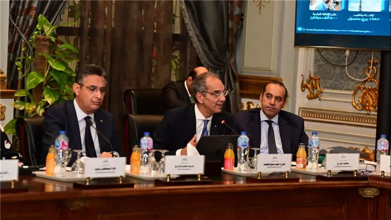 عمرو طلعت: 5.8% مساهمة قطاع الاتصالات في الناتج المحلي ومستهدف 8% بحلول 2030