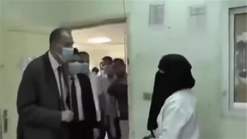 محافظ سوهاج يعنف طبيبة.. تعرف على السبب