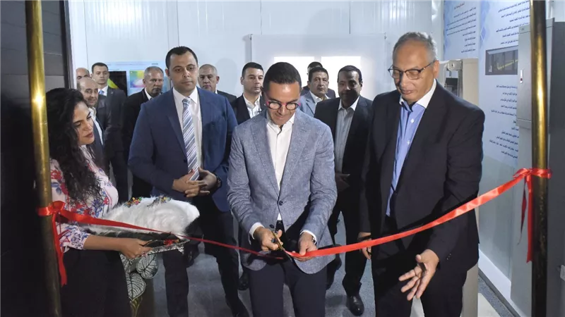 وزير الاستثمار والتجارة الخارجية يفتتح أحدث معمل للاختبارات الضوئية