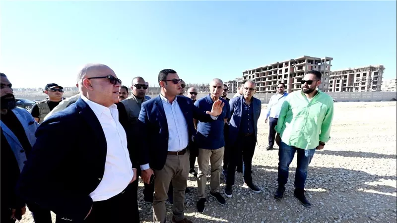 وزير الإسكان يتفقد مشروع 