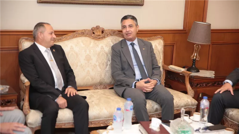 وزير التموين يلتقي محافظ بورسعيد ويتفقد صوامع الغلال بالمحافظة