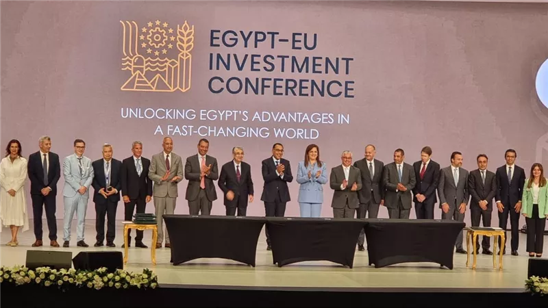 رئيس الوزراء يشهد توقيع 4 اتفاقات إطارية لإنتاج الأمونيا الخضراء باقتصادية قناة السويس