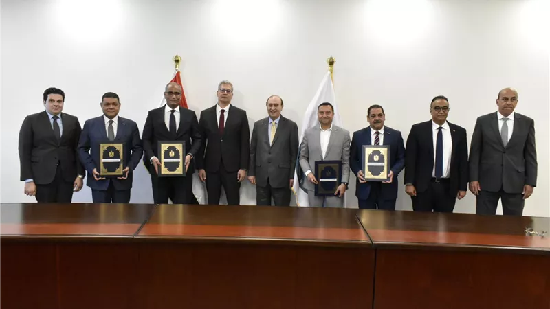بدوى ومميش يشهدان توقيع اتفاقية المساهمين لتأسيس شركة الإسكندرية لسلاسل الإمداد