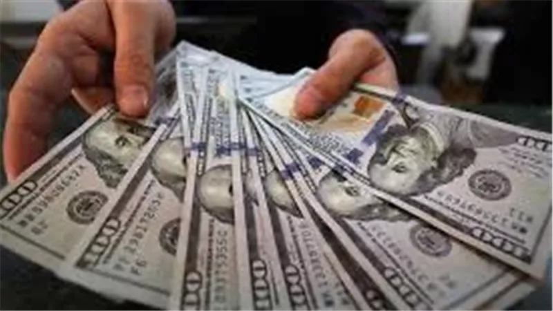 عاجل.. الدولار يكسر حاجز 49.5 جنيه في البنوك خلال تعاملات اليوم