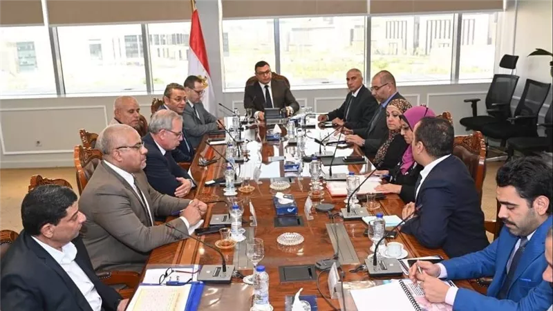 الشربيني يوجه بسرعة دراسة طلبات تقنين الأوضاع  للأراضي المضافة لمدينتى الشروق والعبور الجديدة