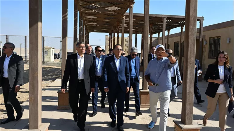 رئيس الوزراء يتفقد أعمال تطوير مدخل المنطقة الأثرية بهضبة الأهرام