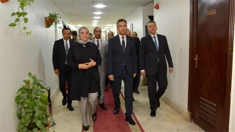 وزير التموين يوجه باستكمال تنفيذ المشروعات التجارية والمخازن الاستراتيجية وتطوير خدمات السجل التجارى
