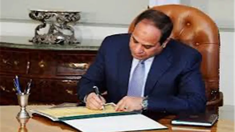 تعيين الفريق أول عبدالمجيد صقر وزيرا للدفاع