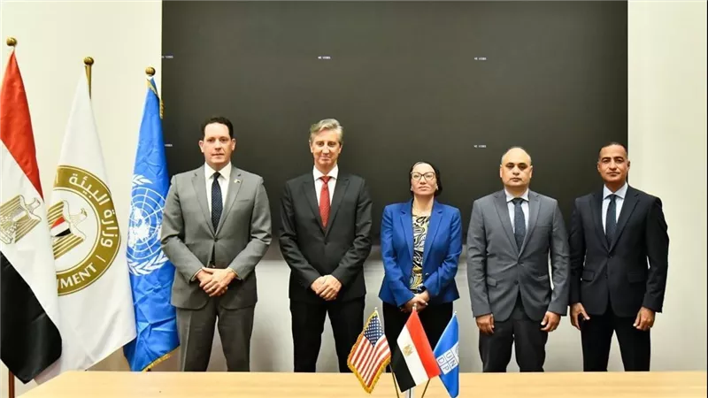  وزيرة البيئة تشهد توقيع مشروع 