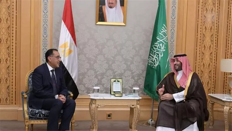 مصر والسعودية تتفاوضان لاستخدام الجنيه والريال في التجارة بين البلدين