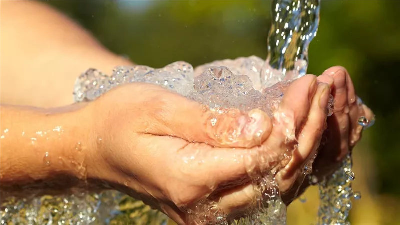 الحكومة تنفي شائعة متداولة على وسائل التواصل تزعم تلوث مياه الشرب