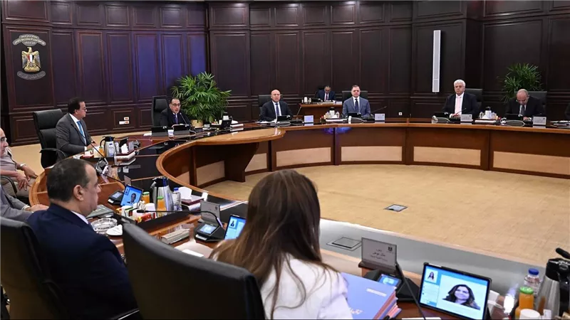 الحكومة تقرر ترقية الموظفين الذين أتموا المدد البينية اللازمة للترقية