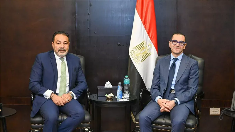 «الخطيب» يبحث مع بنك أبوظبي الأول-مصر الاستفادة من خدماته للترويج للاستثمار في مصر