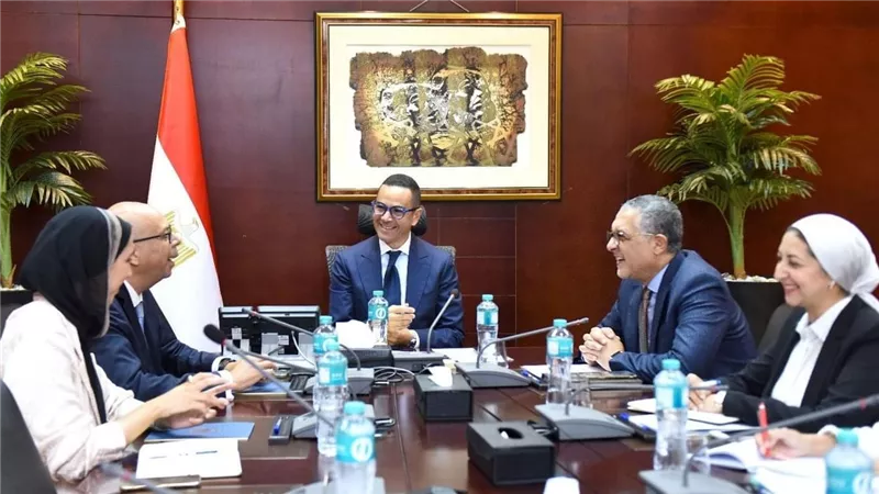 وزير الاستثمار يلتقى مسئولي مجموعة سان جوبان لاستعراض استثمارات الشركة في مصر