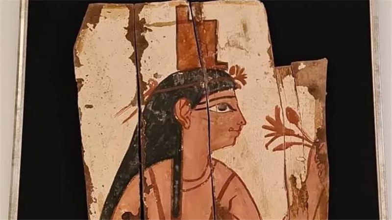 سفارة مصر فى هولندا تسترد 3 قطع أثرية 