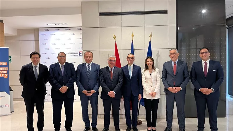 رئيس اقتصادية قناة السويس يبحث مع شركة Alstom مشروع تصنيع الوحدات المتحركة 