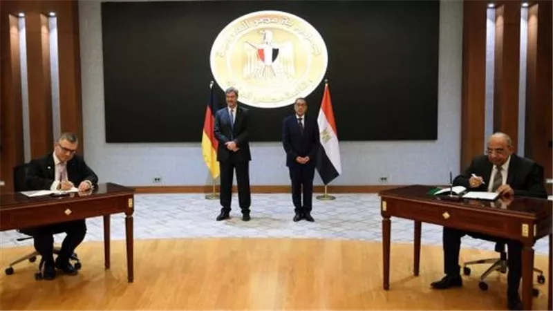 مدبولي يشهد توقيع إعلان نوايا مشترك بين وزارة الكهرباء وحكومة بافاريا الألمانية