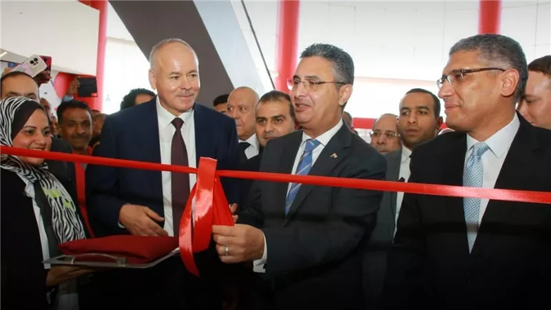  وزير التموين يفتتح فرع سلسلة 