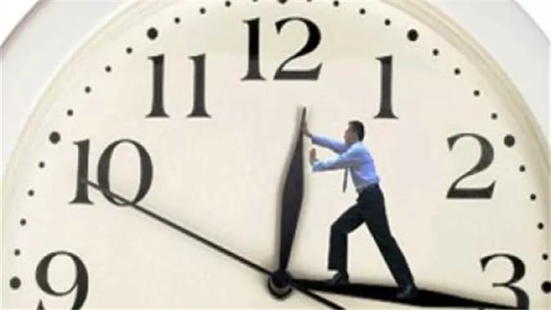مساء الخميس المقبل.. لا تنس تقديم ساعتك ٦٠ دقيقة