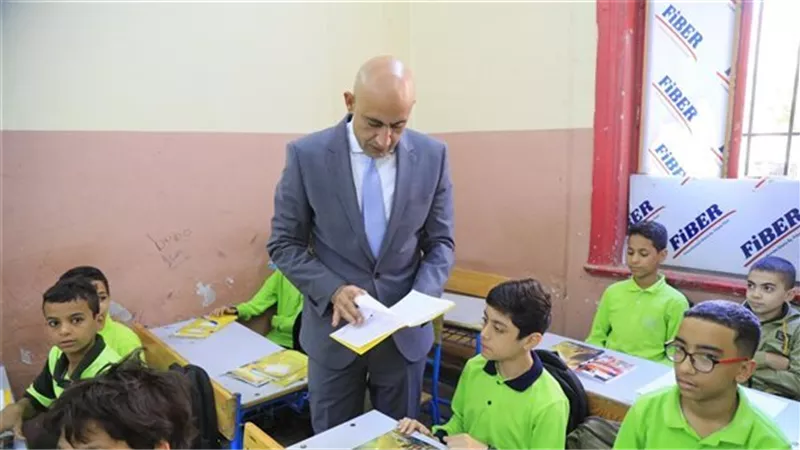 وزير التعليم يجري زيارة مفاجئة لـ 3 مدارس بإدارة المطرية التعليمية