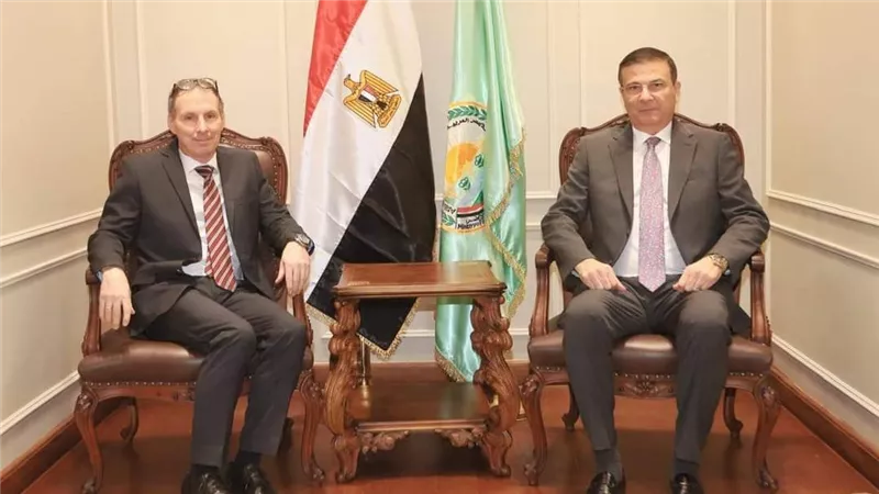وزير الزراعة يبحث مع مدير مكتب برنامج الغذاء العالمى المشروعات الزراعية المشتركة