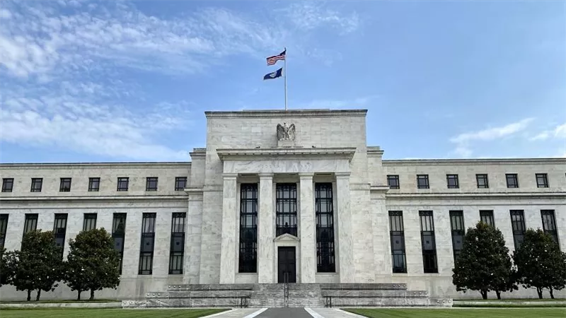 «الفيدرالي الأمريكي» يقرر خفض سعر الفائدة بمقدار 25 نقطة