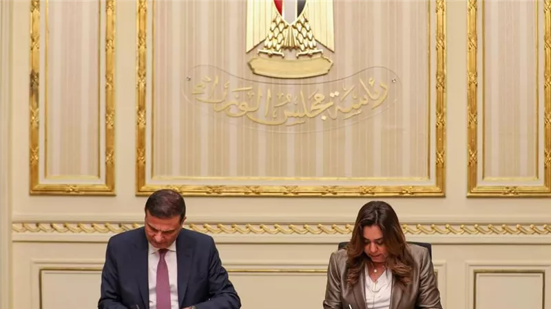 وزيرا التنمية المحلية والزراعة يوقعان بروتوكول تعاون 