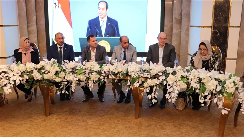 نقابة العاملين بمصلحة الضرائب تكرم الموظف المثالى