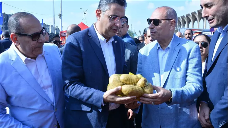 وزير التموين يفتتح سوق اليوم الواحد بمدينة نصر 
