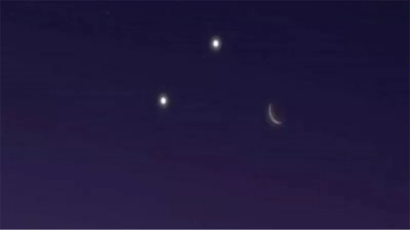 مشهد لا يتكرر كثيرا.. سماء الأرض تتزين بكوكبي عطارد واورانوس وشهب الأسديات