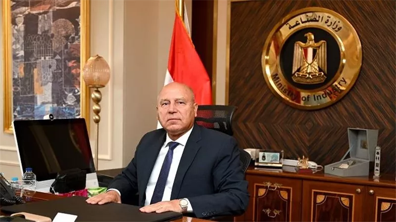 كامل الوزير: وزارة المالية ستحصل على سيراميك من المصانع المدينةمقابل ديونها للبترول