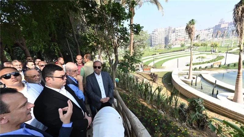 وزير الإسكان يتفقد مشروع تطوير وإحياء حديقة الأزبكية