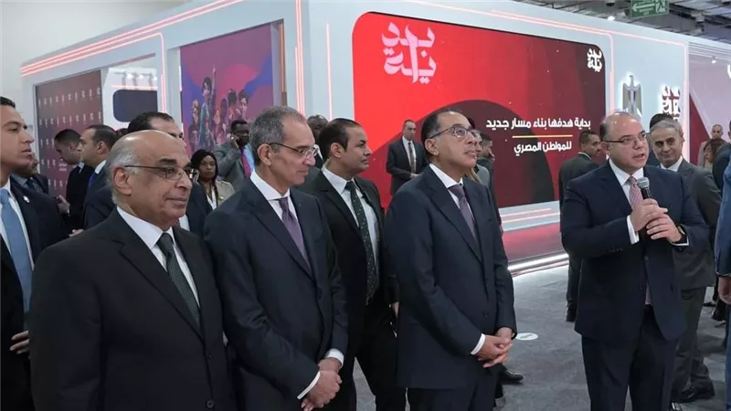 رئيس الوزراء يتفقد أجنحة «المركزي» و