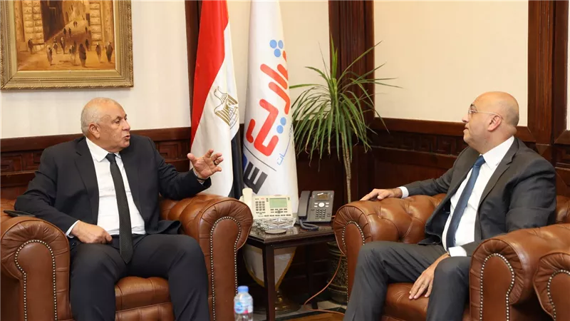 تنمية المشروعات يتعاون مع محافظة الوادي الجديد لتوطين صناعة الحرير في مصر