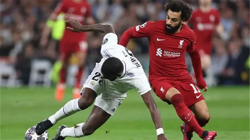 ليلة أوروبية مشتعلة.. مواجهات الثأر والتحدي بين ليفربول وريال مدريد