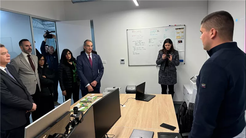 وزير الاتصالات يناقش التعاون التكنولوجي مع مسئولين صربيين
