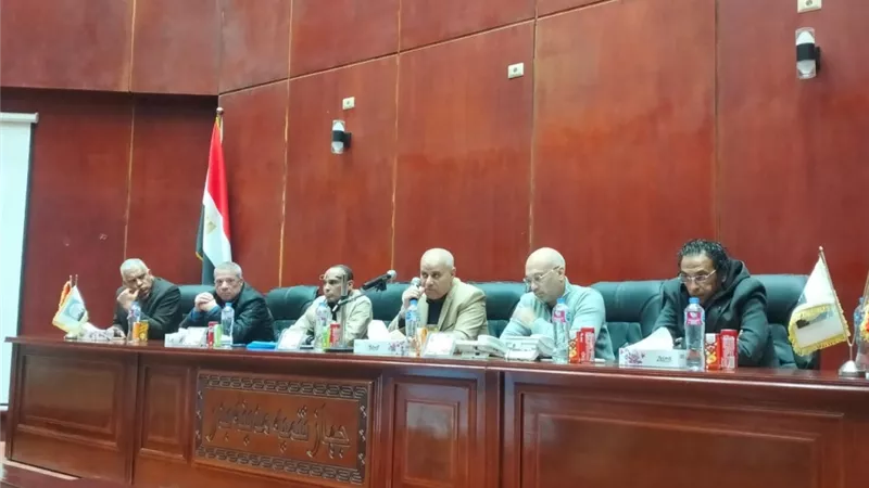 مسئولو 