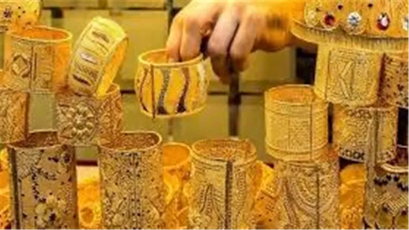 الذهب يقلص مكاسبه وسط تراجع حاد في البورصة العالمية