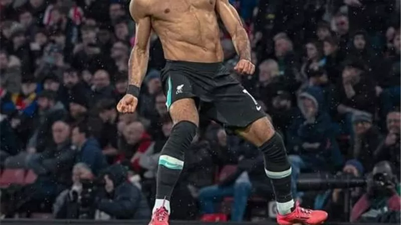 تقارير: ليفربول يحسم تجديد عقد محمد صلاح لمدة موسمين