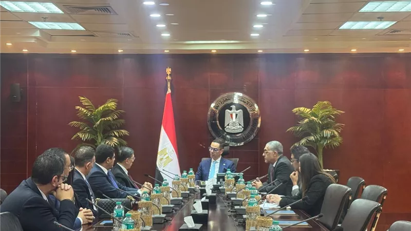 وزير الاستثمار: مشاورات لإنشاء برج 