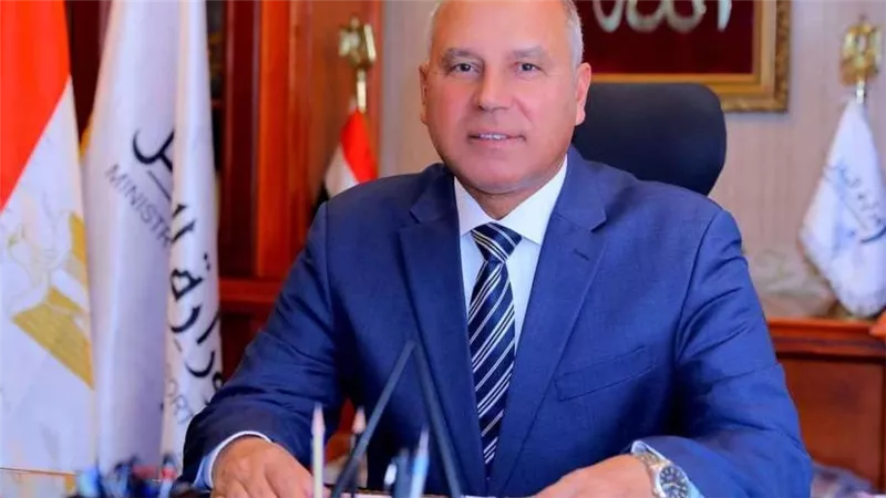 وزير الصناعة يلتقى مع المستثمرين بمحافظة بورسعيد بمقر هيئة التنمية الصناعية