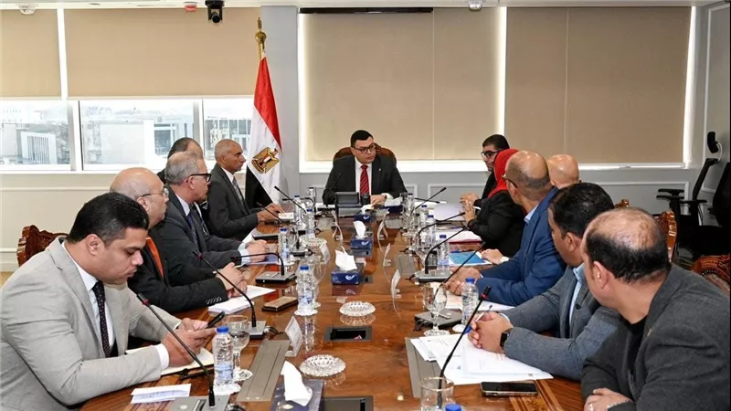 وزير الإسكان يتابع مشروعات القاهرة الجديدة