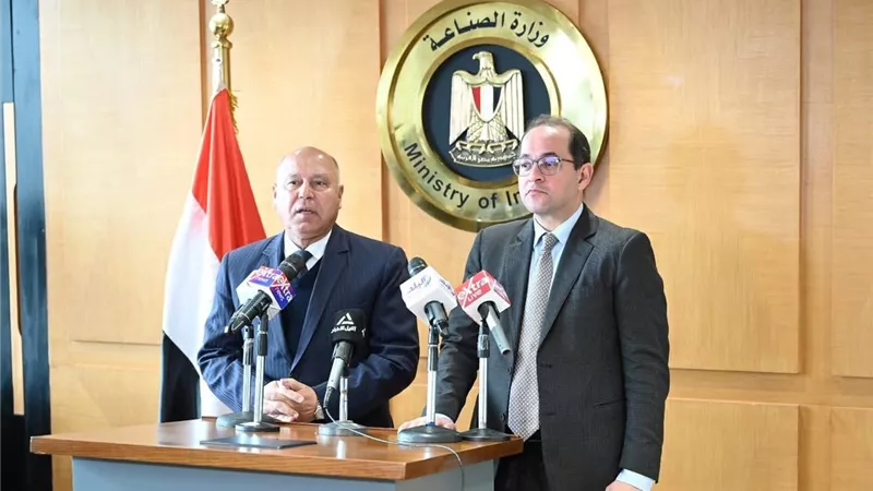 وزيرا الصناعة والمالية يطلقان المرحلة الأولى من مبادرة مساندة الشركات ذات الأولوية