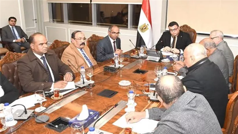 الإسكان تبحث شكاوي ضعف وصول المياه لعدد من مناطق أسوان