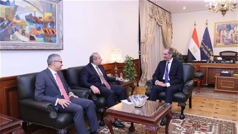 وزير الاتصالات ورئيس بنك مصر يشهدان توقيع بروتوكول تعاون لإعداد كوادر تكنولوجية متخصصة