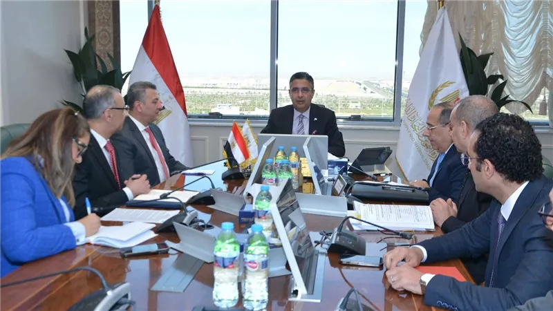  وزير التموين والتجارة الداخلية يجتمع باللجنة العامة للمساعدات الأجنبية لدعم قطاع غزة