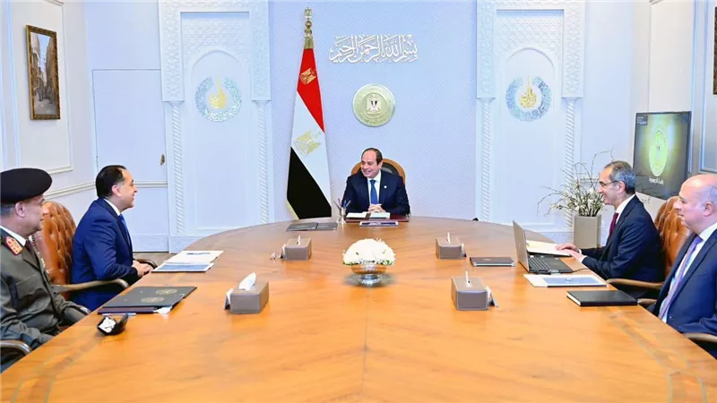 السيسي يلتقي بمدبولي وعمرو طلعت لتعزيز التحول الرقمي